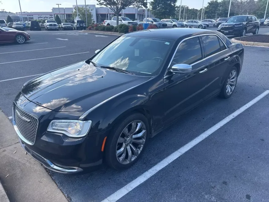 2019 Chrysler 300 Limited photo 1