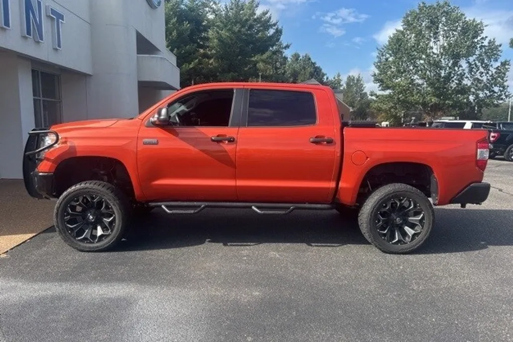 2017 Toyota Tundra SR5 photo 1