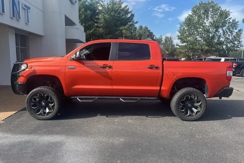 2017 Toyota Tundra SR5 photo 1