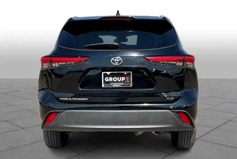 2023 Toyota Highlander XLE photo 1