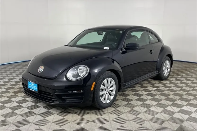 2018 Volkswagen Beetle S photo 1