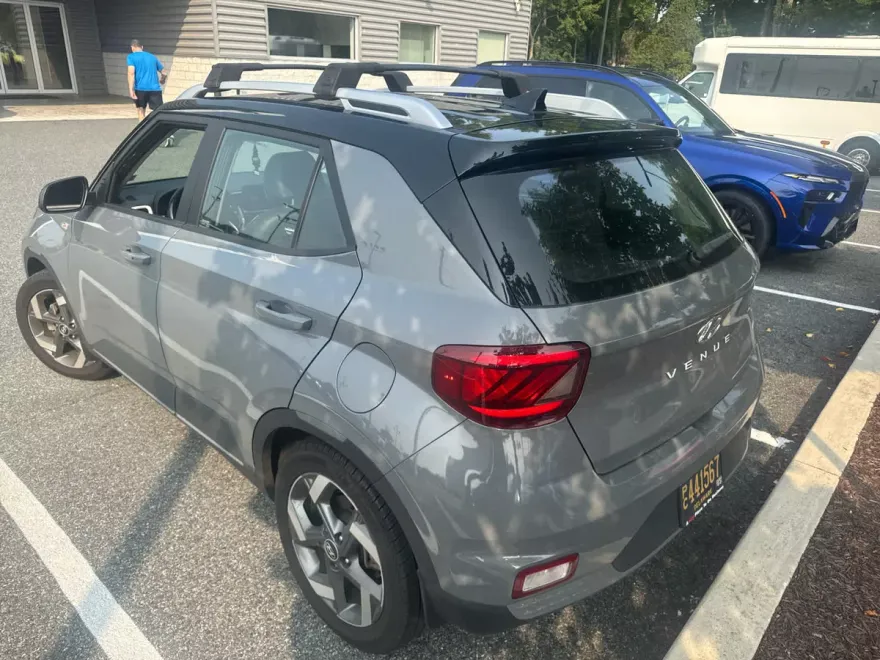 2022 Hyundai Venue SEL Limited photo 1