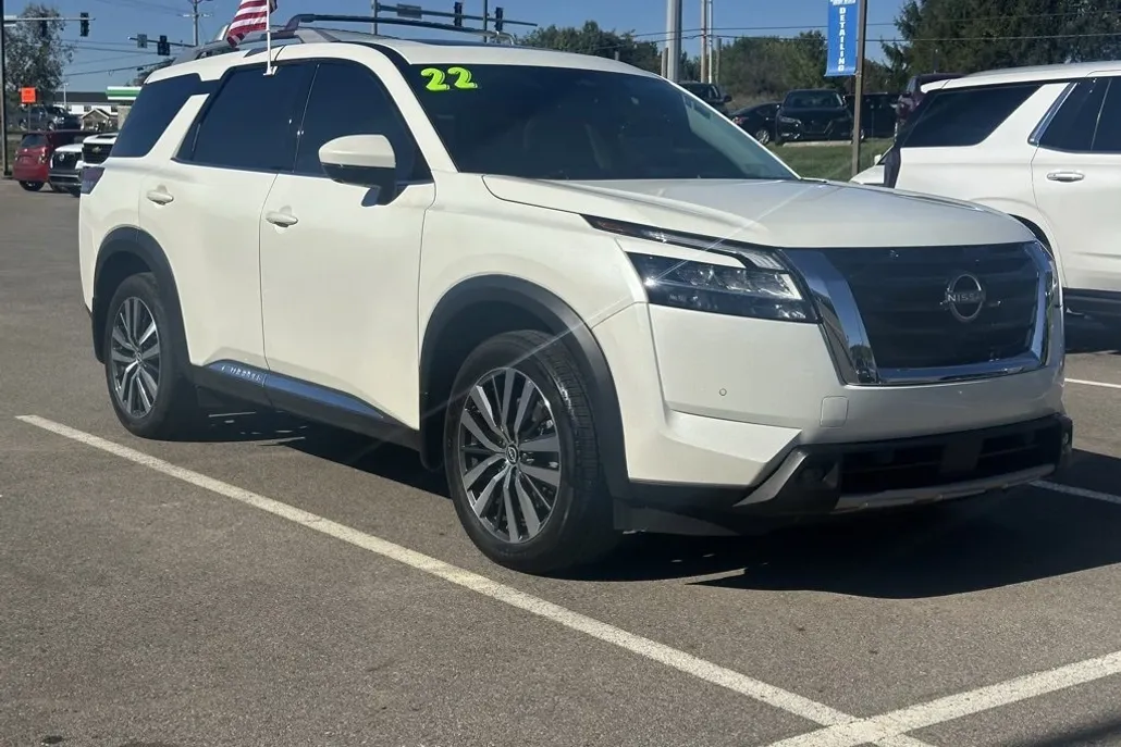 2022 Nissan Pathfinder Platinum photo 1