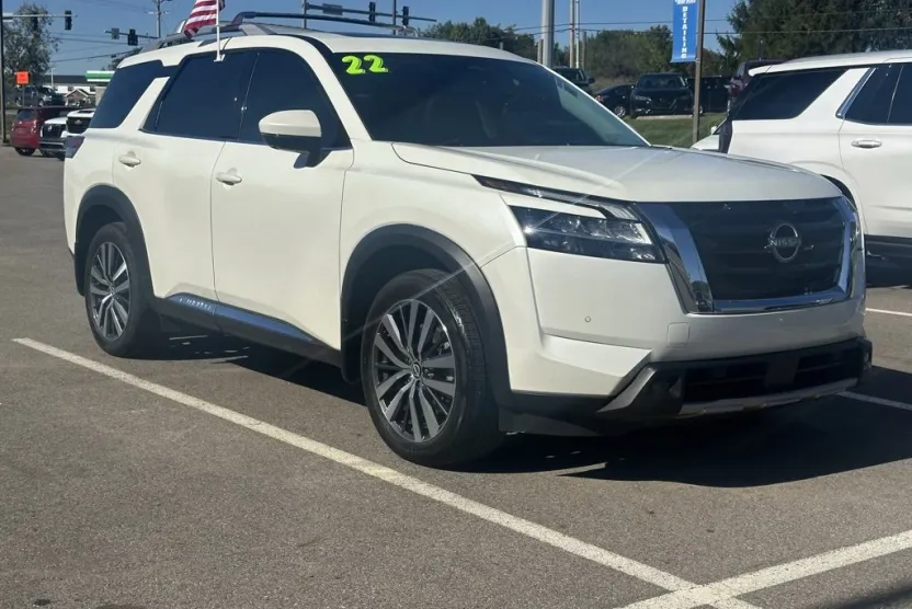 2022 Nissan Pathfinder Platinum photo 1