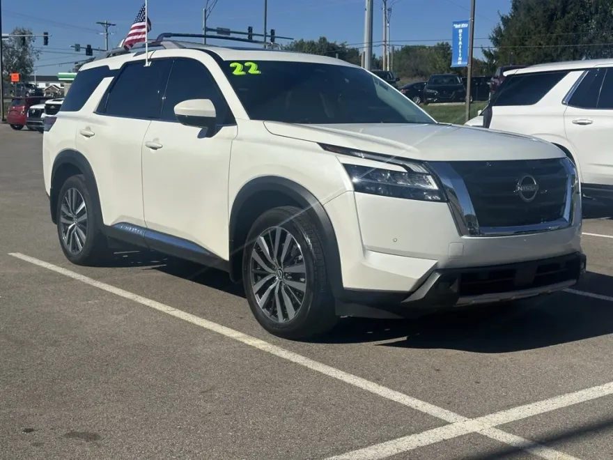 2022 Nissan Pathfinder Platinum photo 1