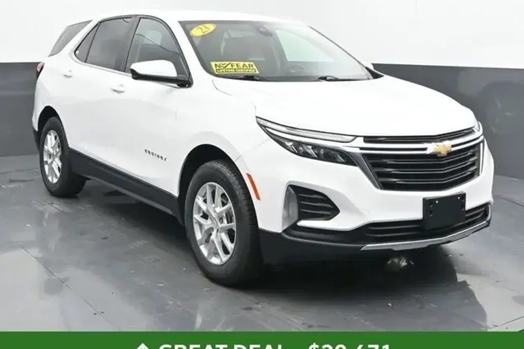 2023 Chevrolet Equinox LT photo 1
