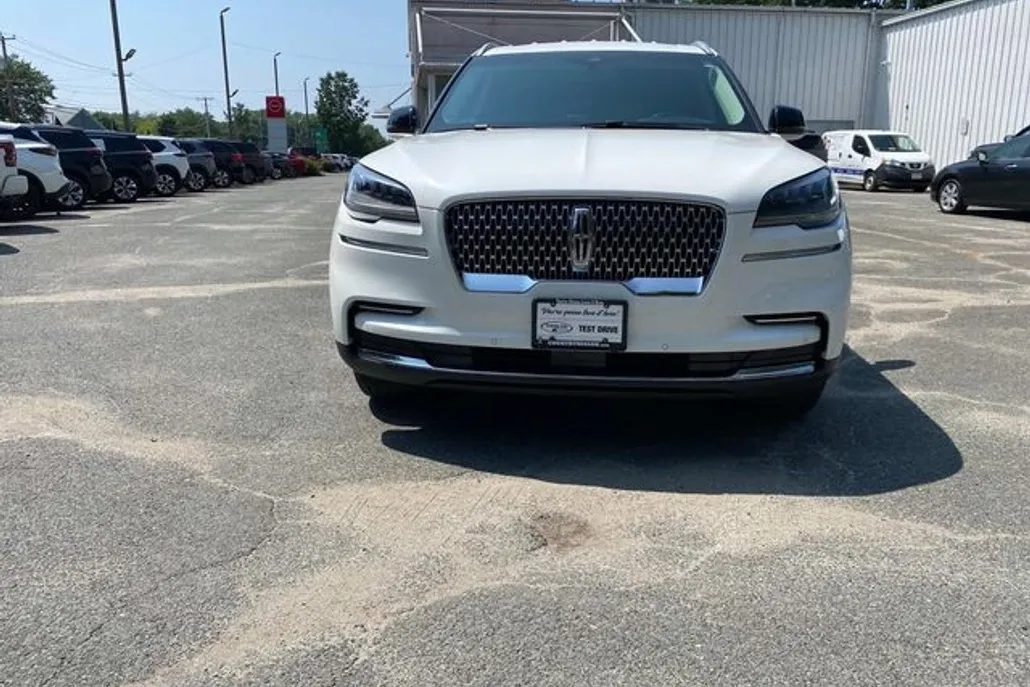 2022 Lincoln Aviator Standard photo 1