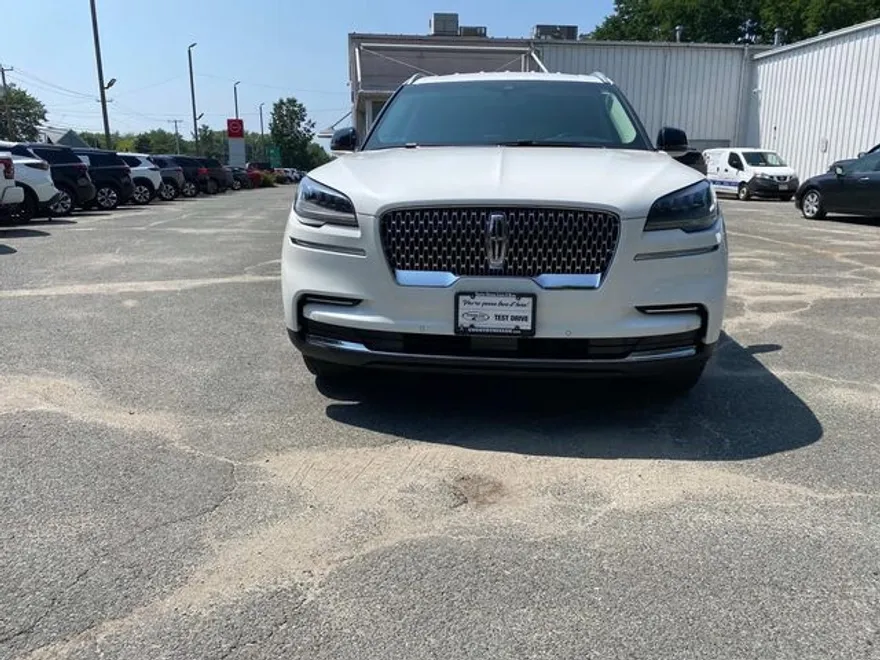 2022 Lincoln Aviator Standard photo 1
