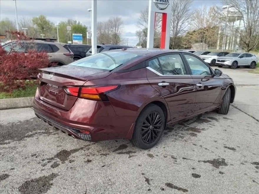2025 Nissan Altima SV photo 1