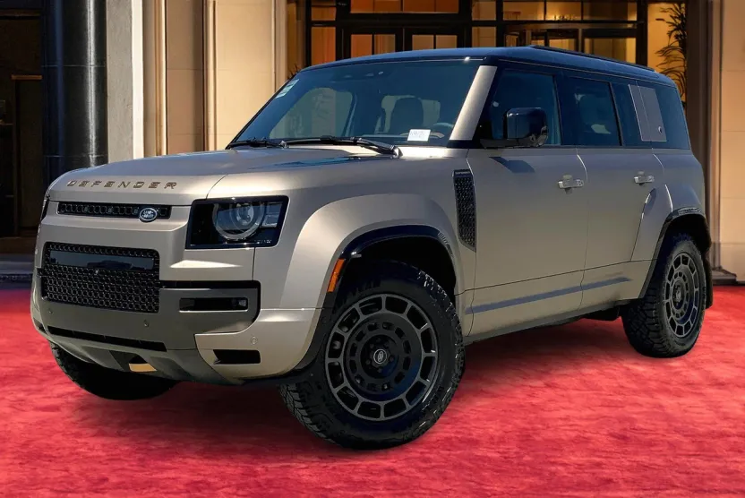 2025 Land Rover Defender 110 photo 1