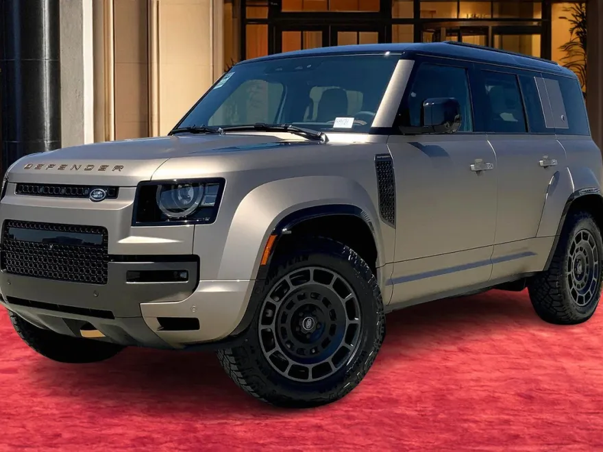 2025 Land Rover Defender 110 photo 1
