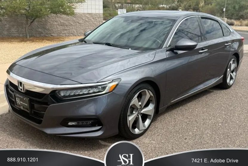 2018 Honda Accord Touring photo 1