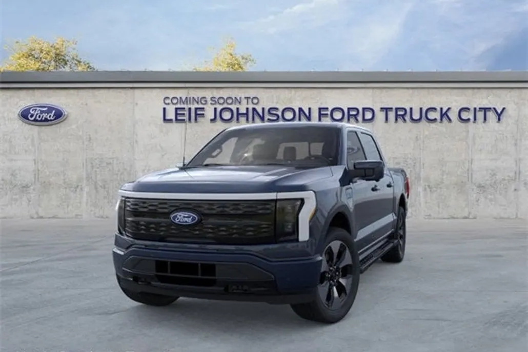 2025 Ford F-150 Lightning Platinum photo 1