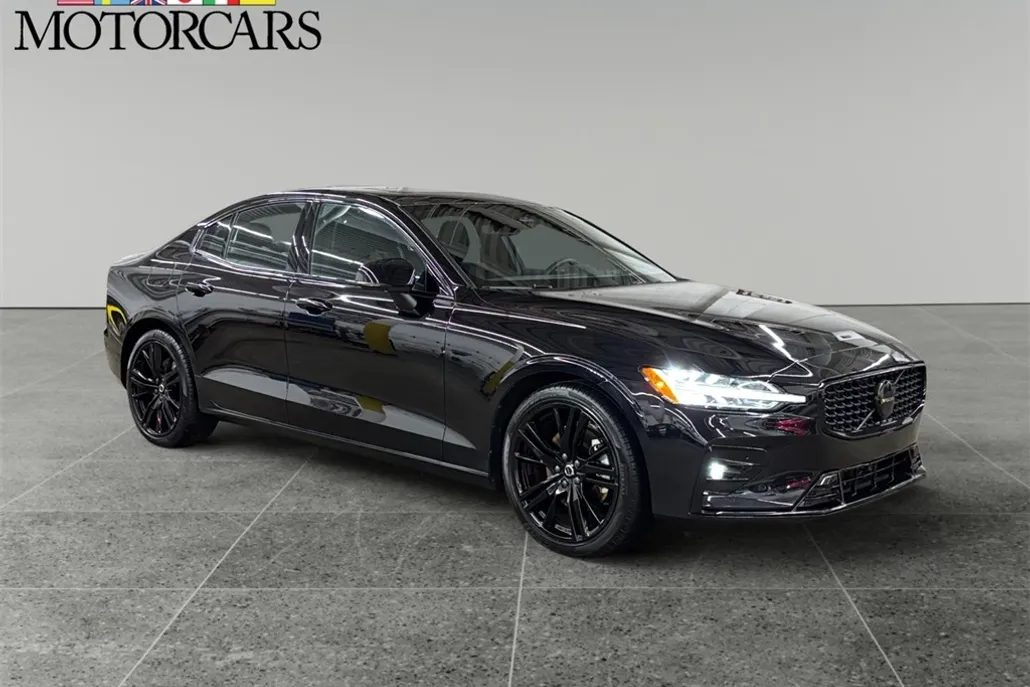 2023 Volvo S60 B5 Plus Black Edition photo 1