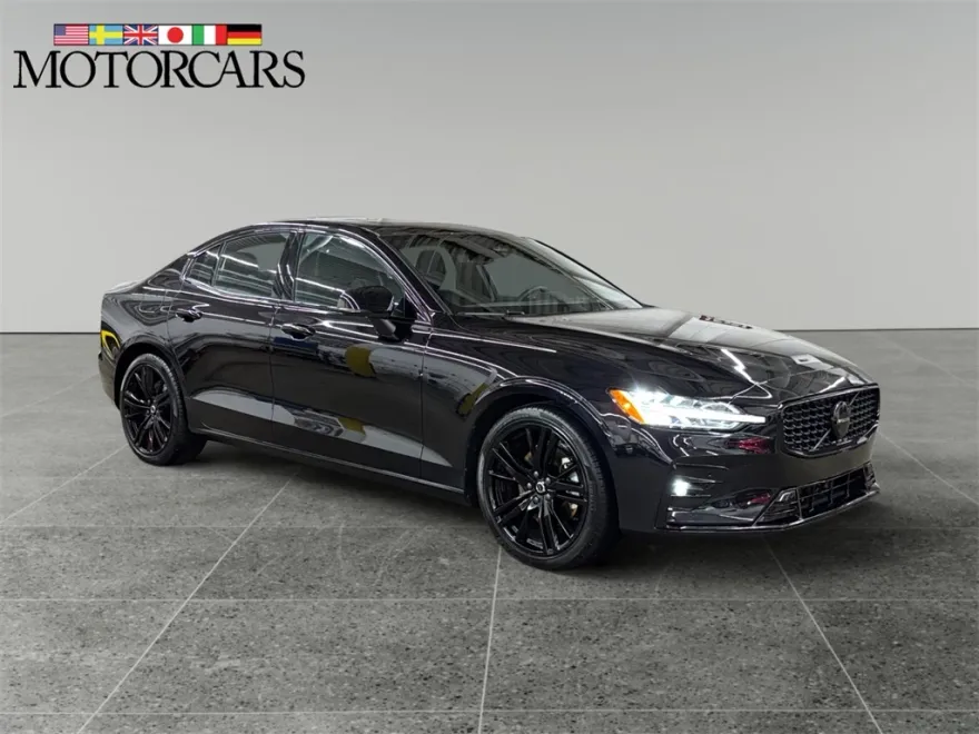 2023 Volvo S60 B5 Plus Black Edition photo 1