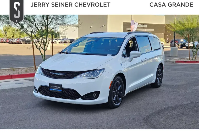 2020 Chrysler Pacifica Hybrid Touring L photo 1
