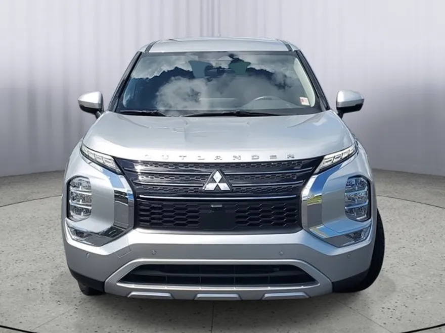 2024 Mitsubishi Outlander SE photo 1