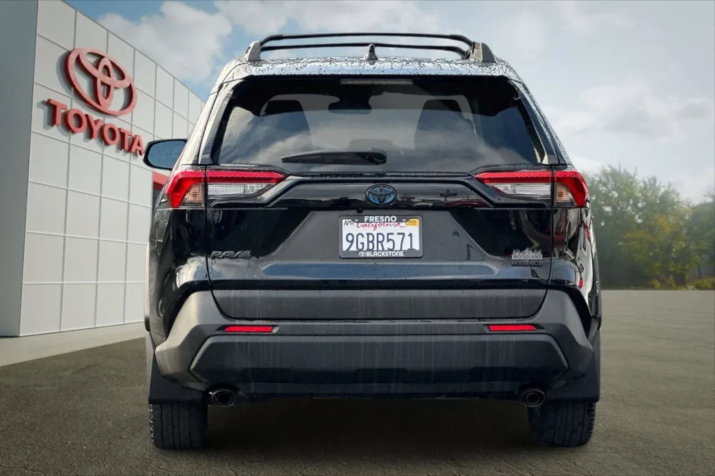 2023 Toyota RAV4 Hybrid XLE photo 1