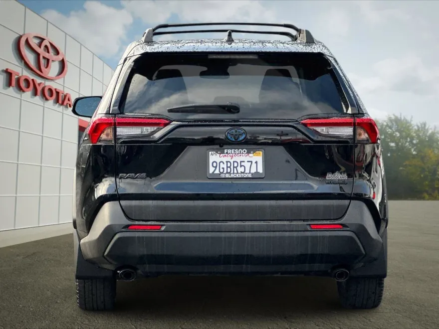 2023 Toyota RAV4 Hybrid XLE photo 1