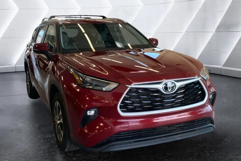 2023 Toyota Highlander XLE photo 1