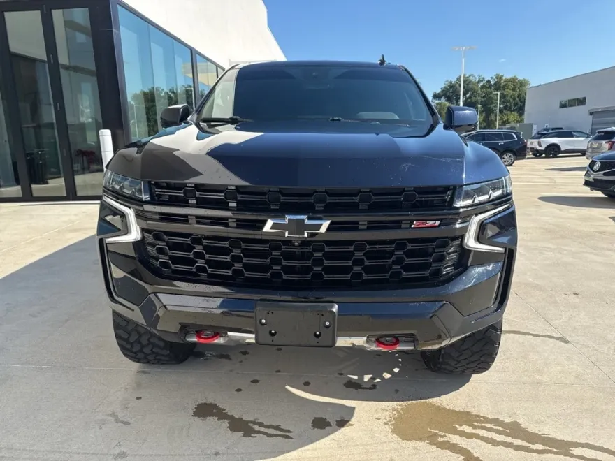 2023 Chevrolet Suburban Z71 photo 1