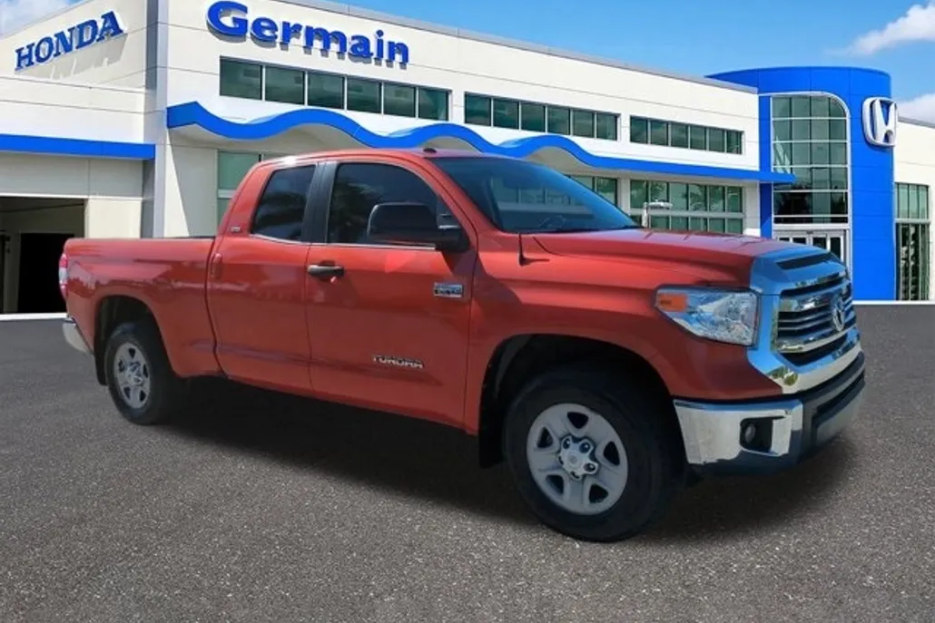 2017 Toyota Tundra SR5 photo 1