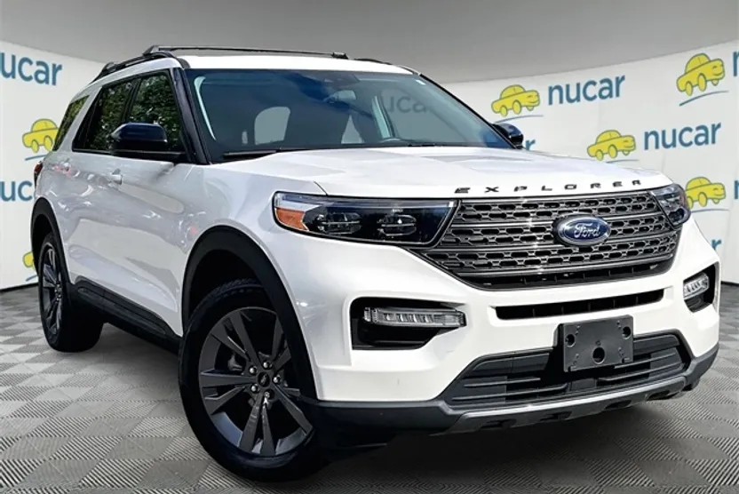 2022 Ford Explorer XLT photo 1
