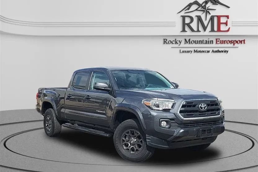 2017 Toyota Tacoma SR5 photo 1