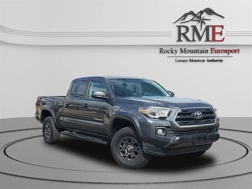 2017 Toyota Tacoma SR5 photo 1