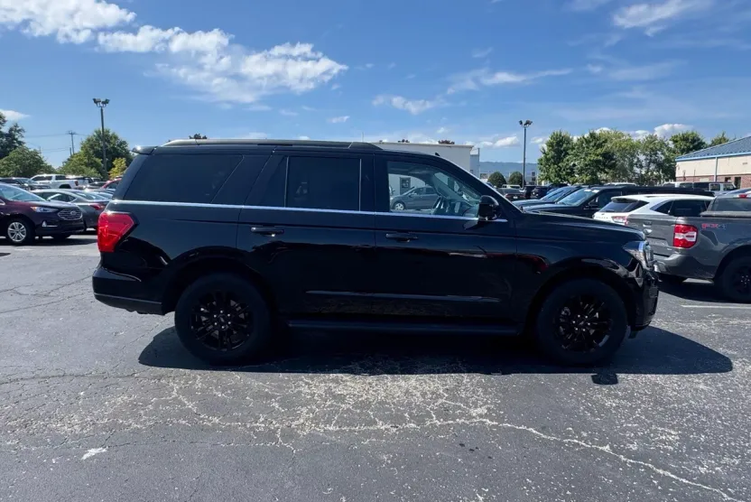 2024 Ford Expedition XLT photo 1