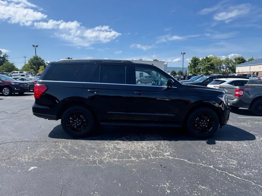 2024 Ford Expedition XLT photo 1