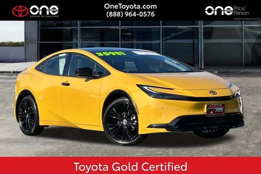 2025 Toyota Prius photo 1