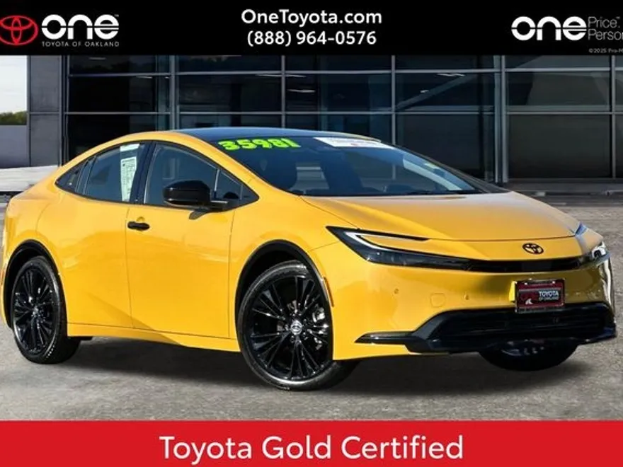 2025 Toyota Prius photo 1