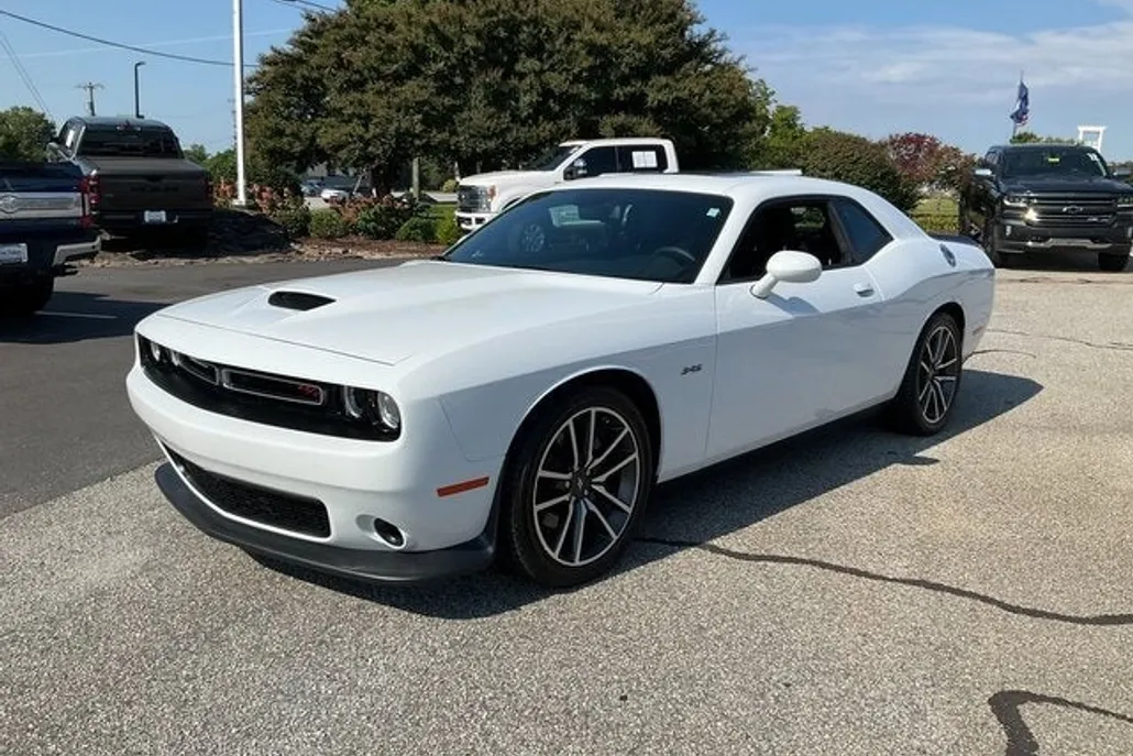 2023 Dodge Challenger R/T photo 1