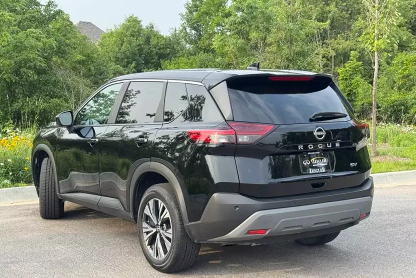 2023 Nissan Rogue SV photo 1