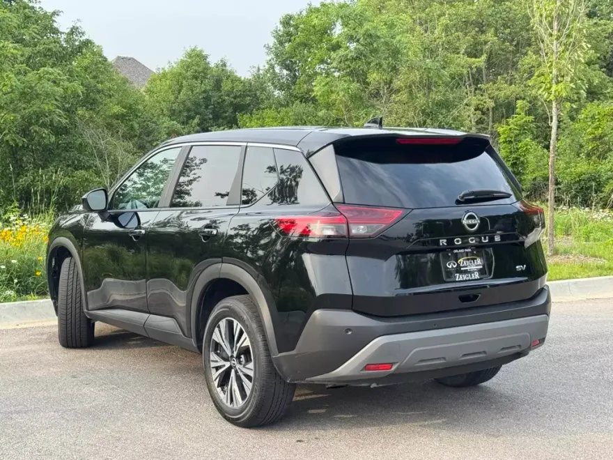 2023 Nissan Rogue SV photo 1