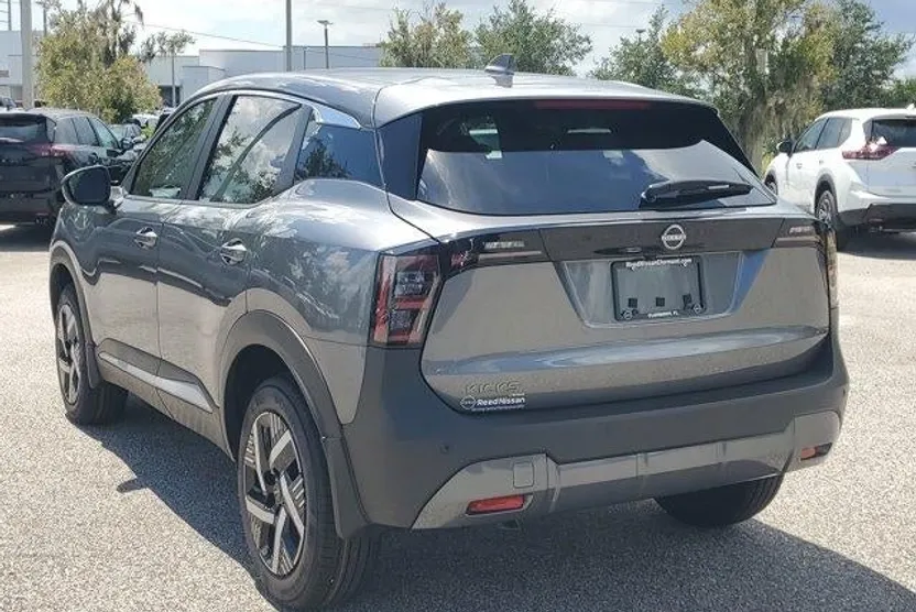 2025 Nissan Kicks SV photo 1