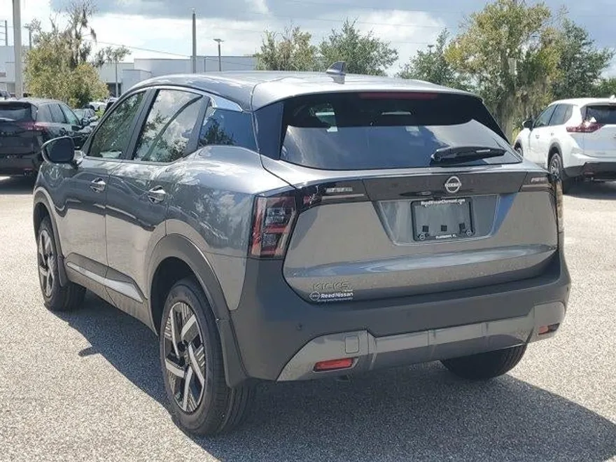 2025 Nissan Kicks SV photo 1