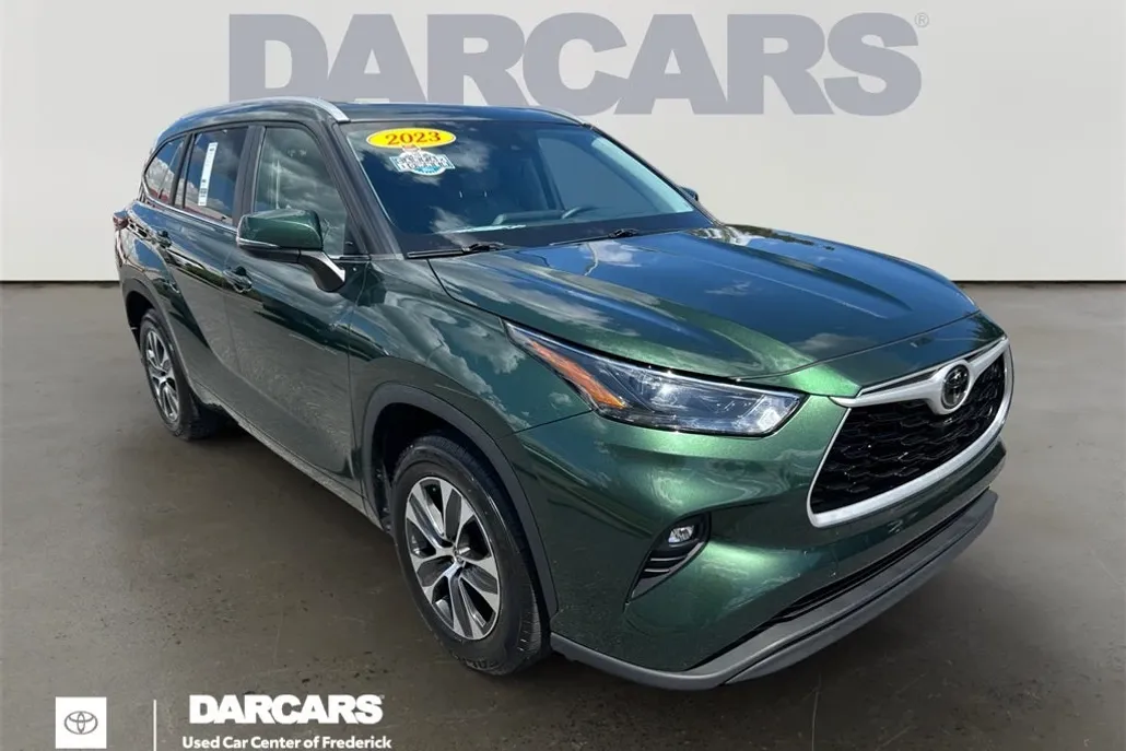 2023 Toyota Highlander XLE photo 1