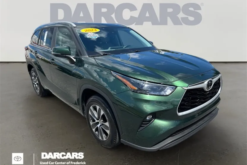 2023 Toyota Highlander XLE photo 1