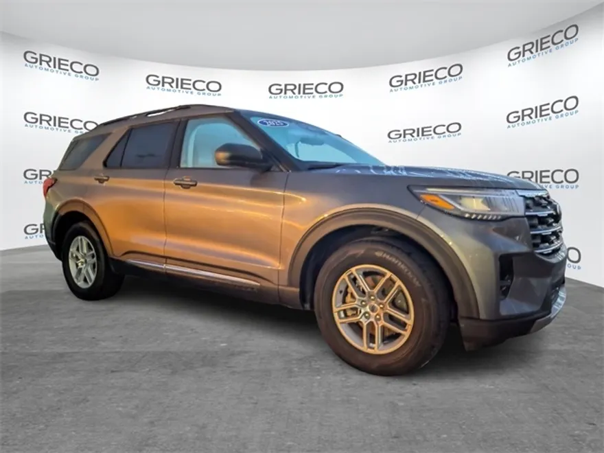 2025 Ford Explorer photo 1