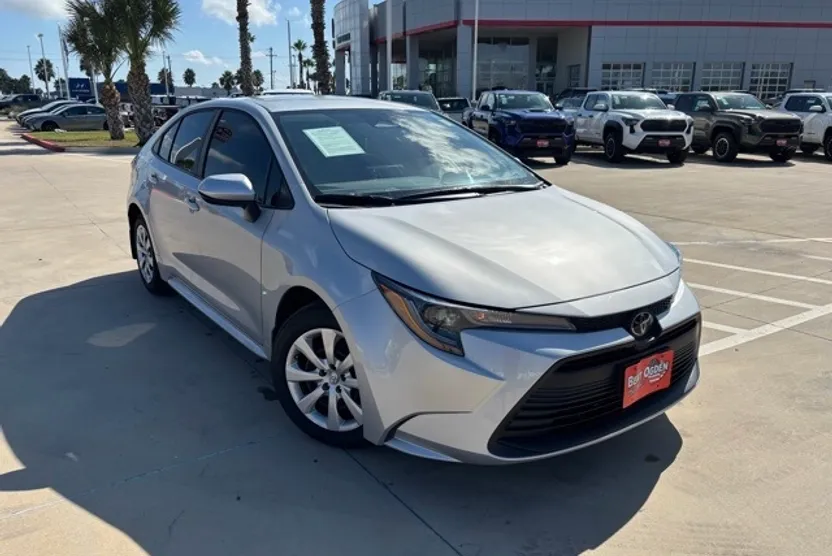 2025 Toyota Corolla LE photo 1