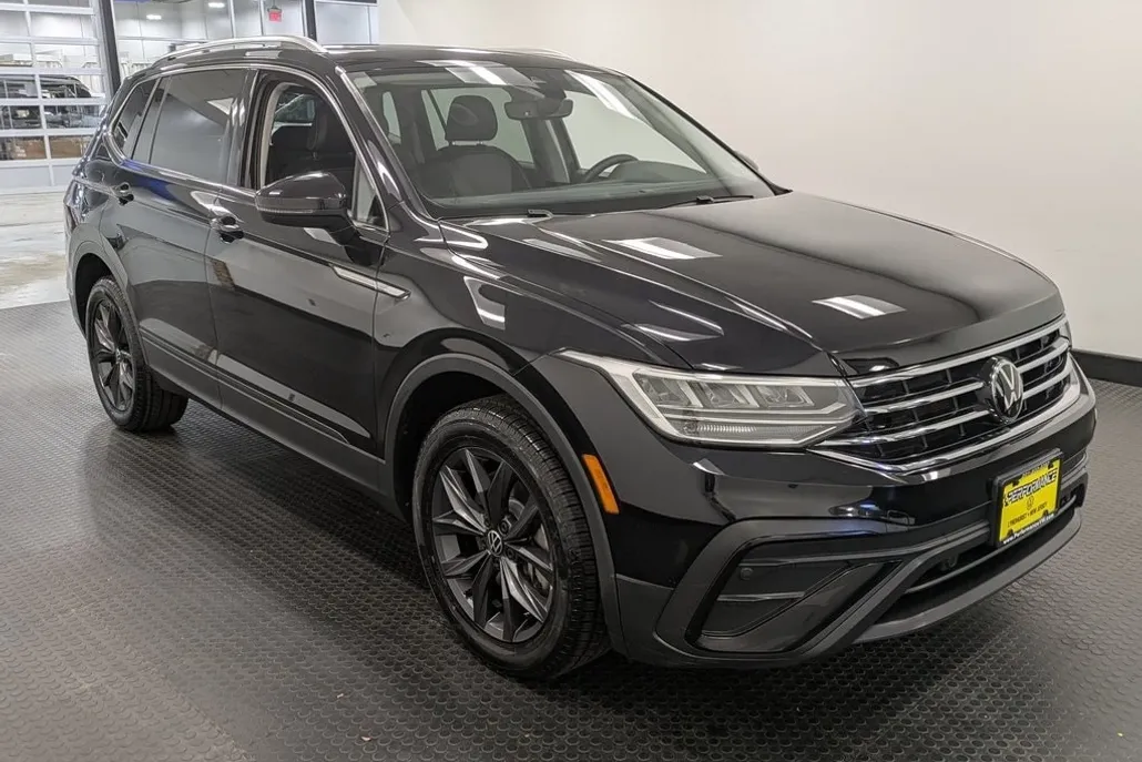 2022 Volkswagen Tiguan SE photo 1
