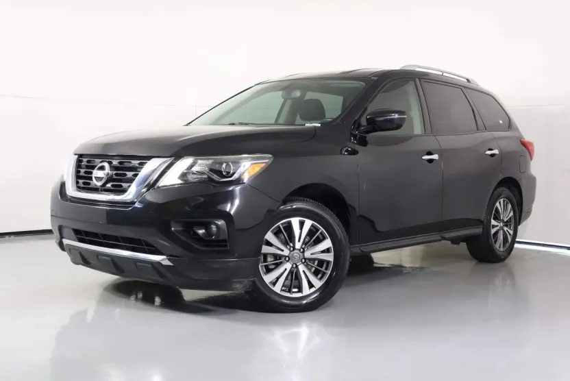 2017 Nissan Pathfinder SV photo 1
