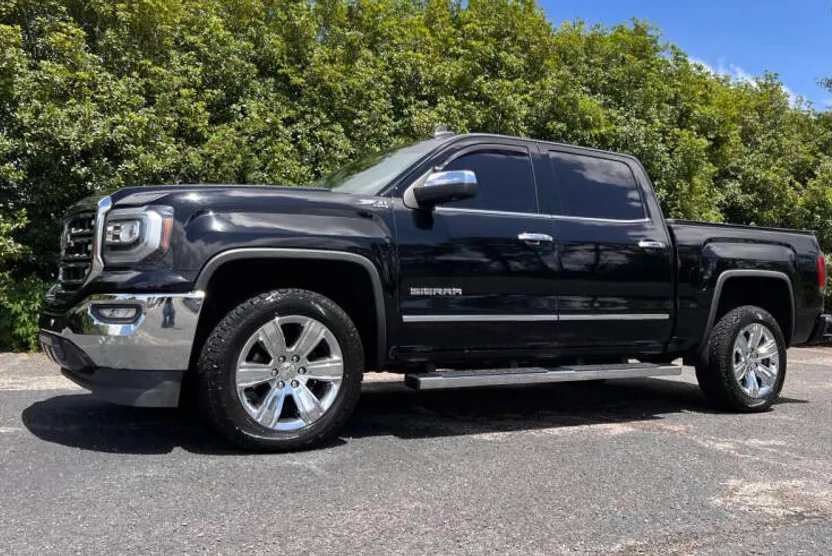 2017 Gmc Sierra 1500 SLT photo 1