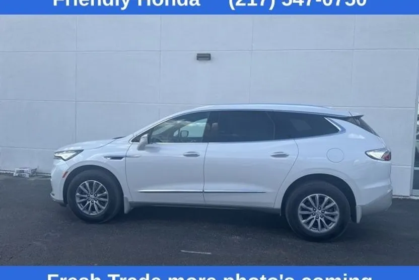 2024 Buick Enclave Essence photo 1
