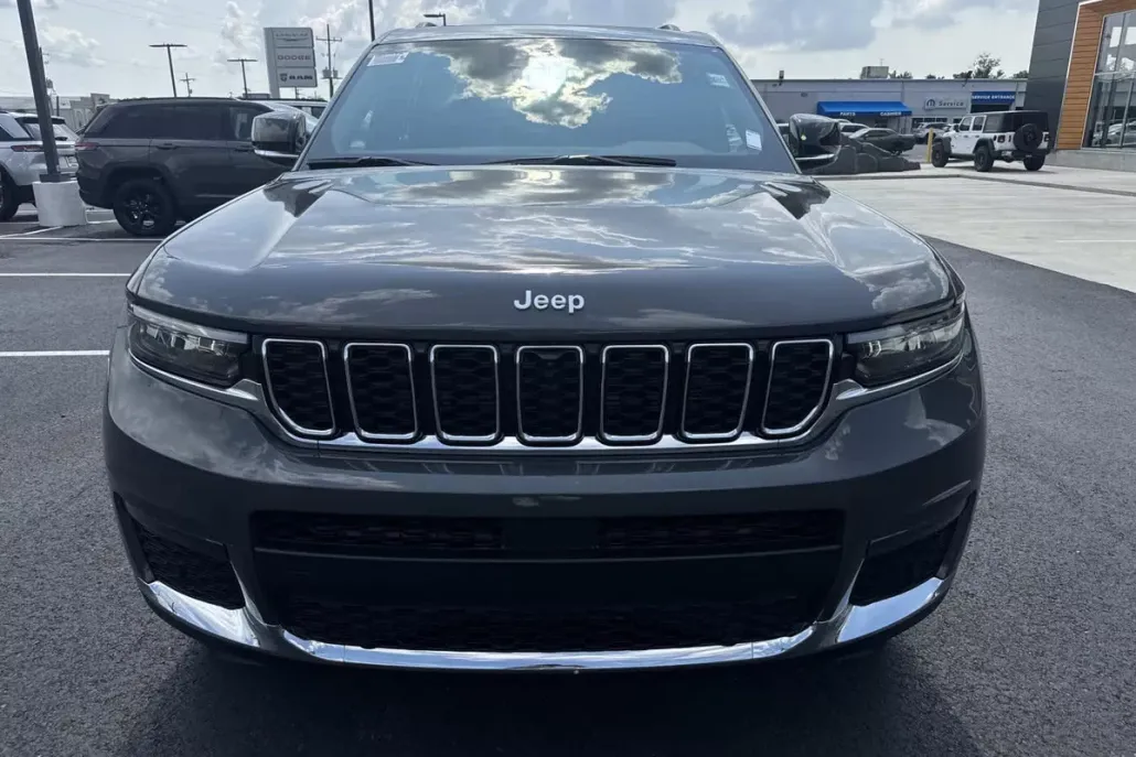 2025 Jeep Grand Cherokee Limited photo 1