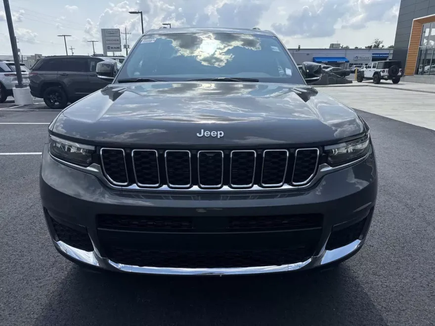 2025 Jeep Grand Cherokee Limited photo 1