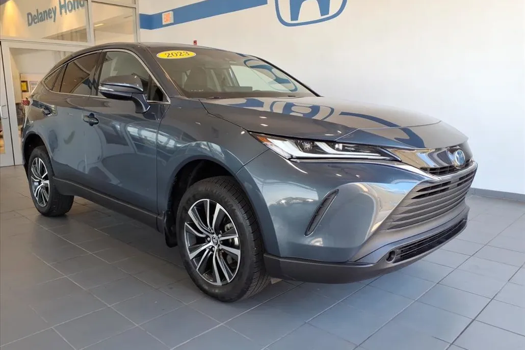 2023 Toyota Venza LE photo 1