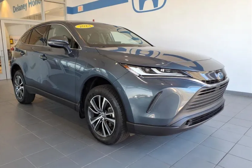 2023 Toyota Venza LE photo 1